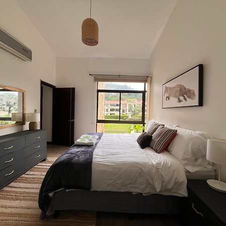 Cr Mariposa Rentals Lakeview Penthouse With Office Space, Pool, Gym, Tennis Santa Ana  Kültér fotó