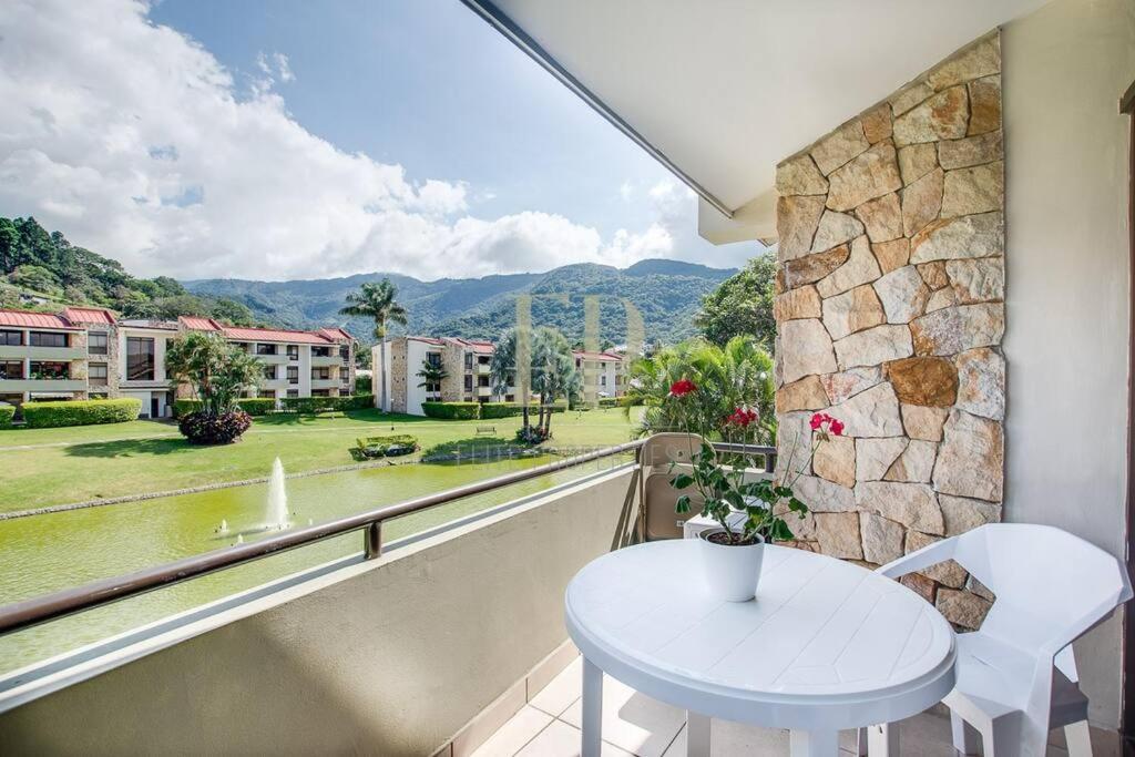 Cr Mariposa Rentals Lakeview Penthouse With Office Space, Pool, Gym, Tennis Santa Ana  Kültér fotó