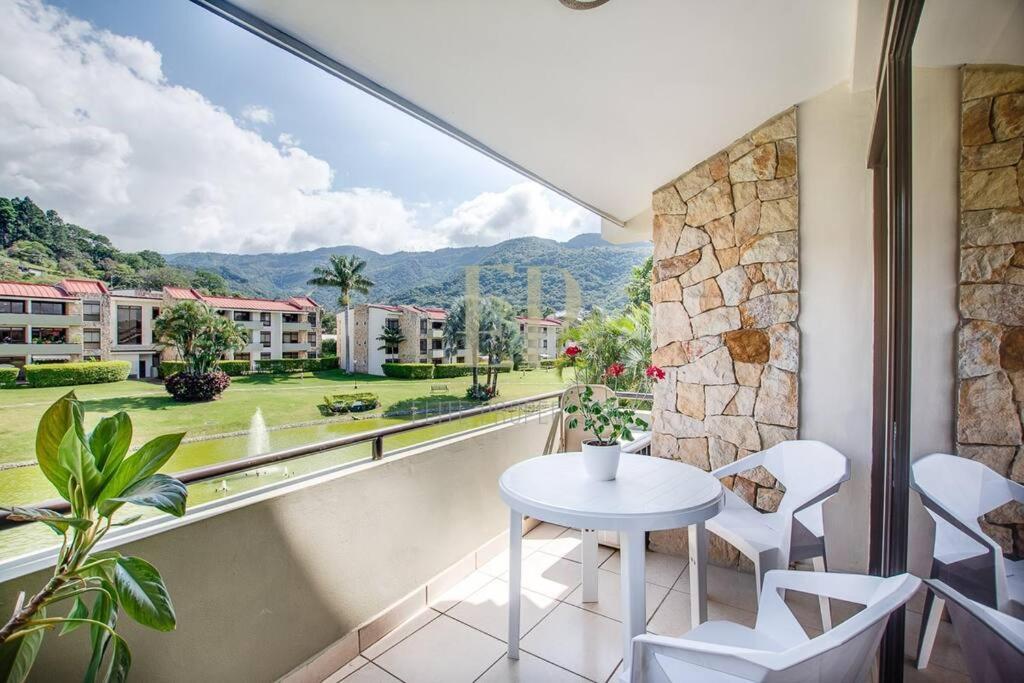 Cr Mariposa Rentals Lakeview Penthouse With Office Space, Pool, Gym, Tennis Santa Ana  Kültér fotó